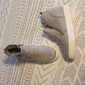 SODA 8.5 Wedge Sneaker